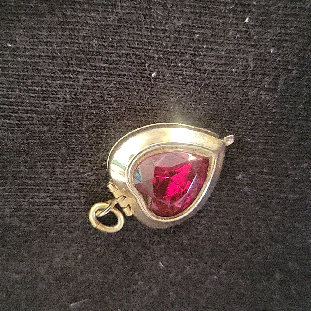 Red Rhinestone Heart Locket - Picture 2 of 12